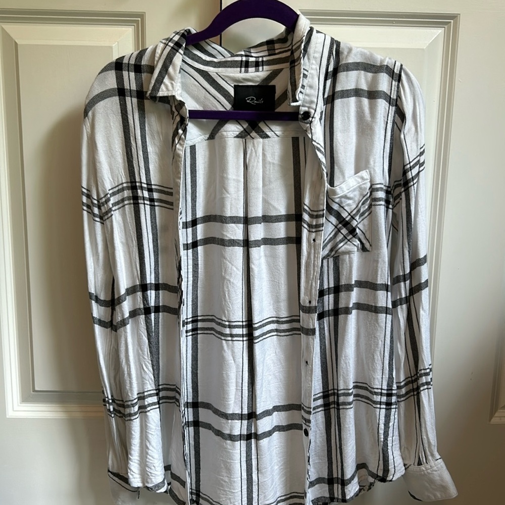 Rails black and white button up